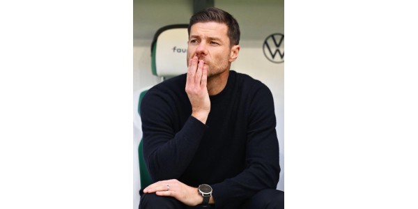 Alonso, de helderste ster in de Bundesliga, is een onsterfelijke legende, van speler tot coach